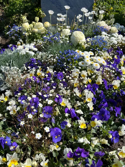 Blumen und Gärtnerei Rommel in Nonnenhorn, Grabpflege, Trauergestecke, Grabschmuck